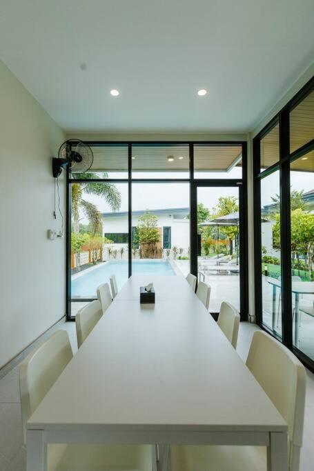 Cheeva Pool Villa Khao Lak Exteriör bild