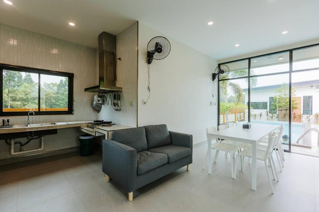 Cheeva Pool Villa Khao Lak Exteriör bild