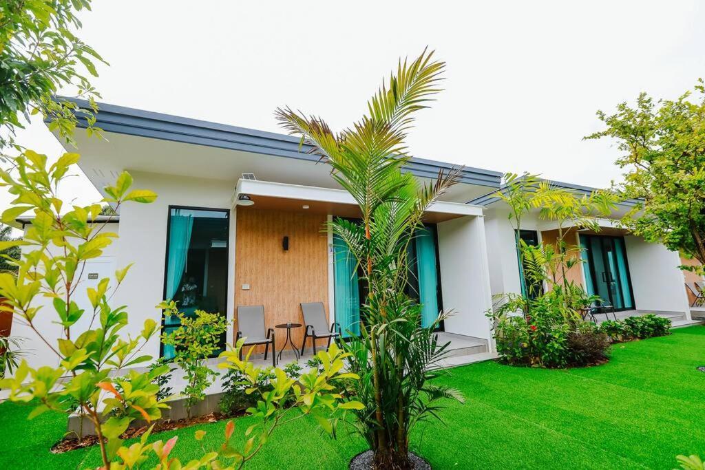 Cheeva Pool Villa Khao Lak Exteriör bild