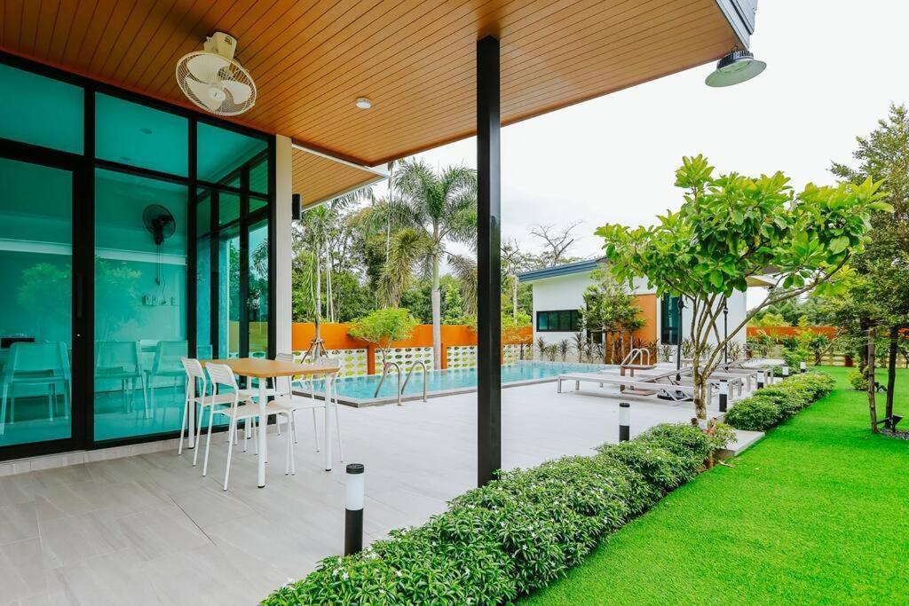 Cheeva Pool Villa Khao Lak Exteriör bild