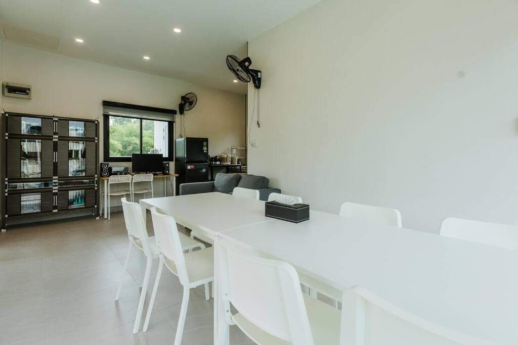 Cheeva Pool Villa Khao Lak Exteriör bild