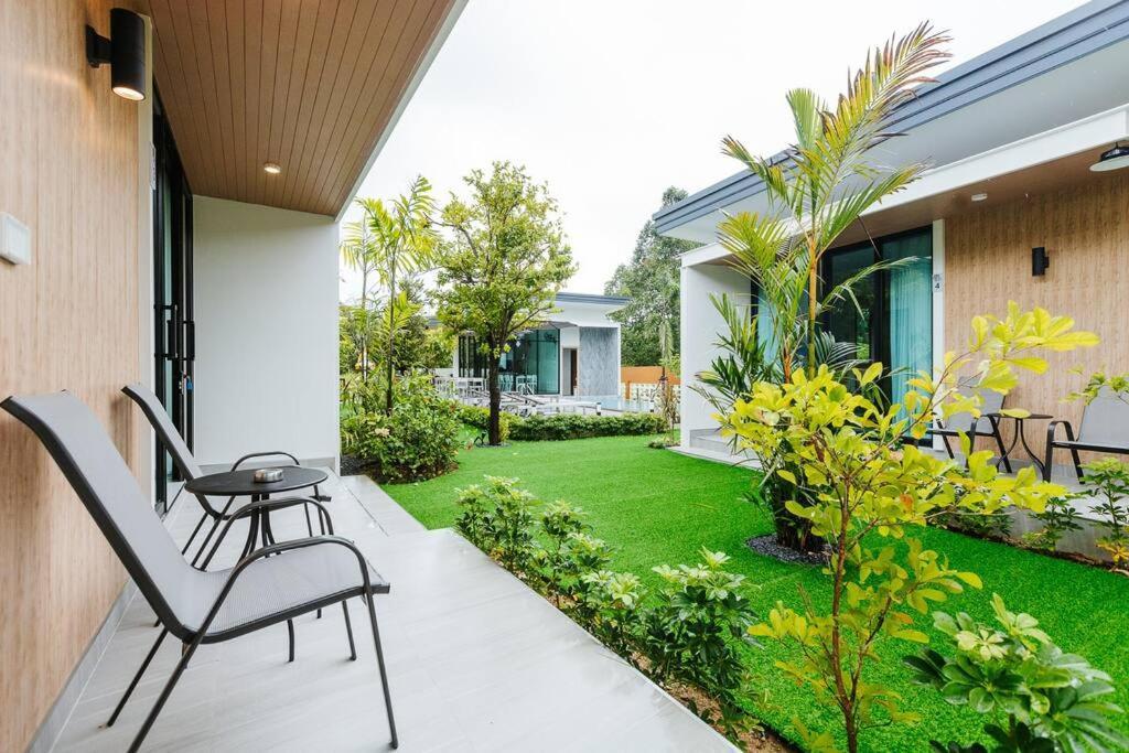 Cheeva Pool Villa Khao Lak Exteriör bild