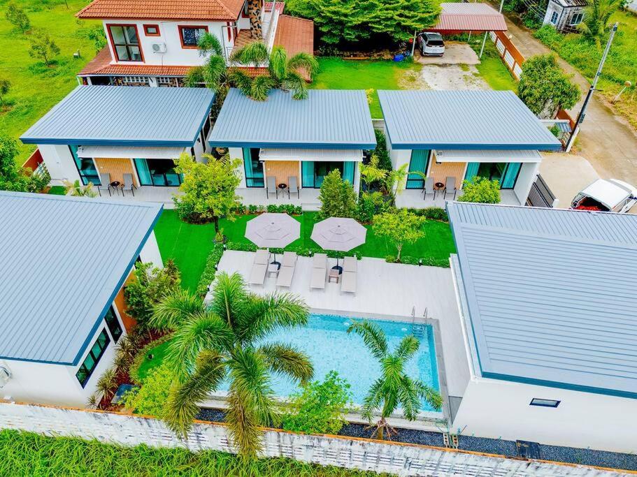 Cheeva Pool Villa Khao Lak Exteriör bild