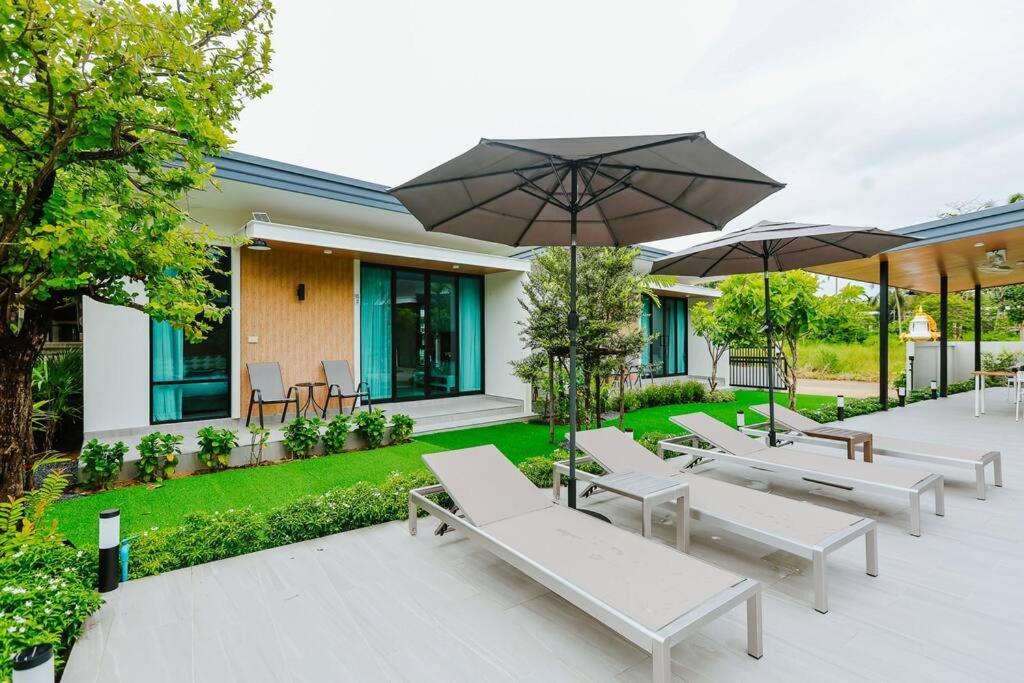 Cheeva Pool Villa Khao Lak Exteriör bild
