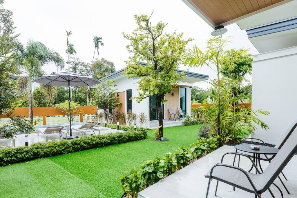 Cheeva Pool Villa Khao Lak Exteriör bild